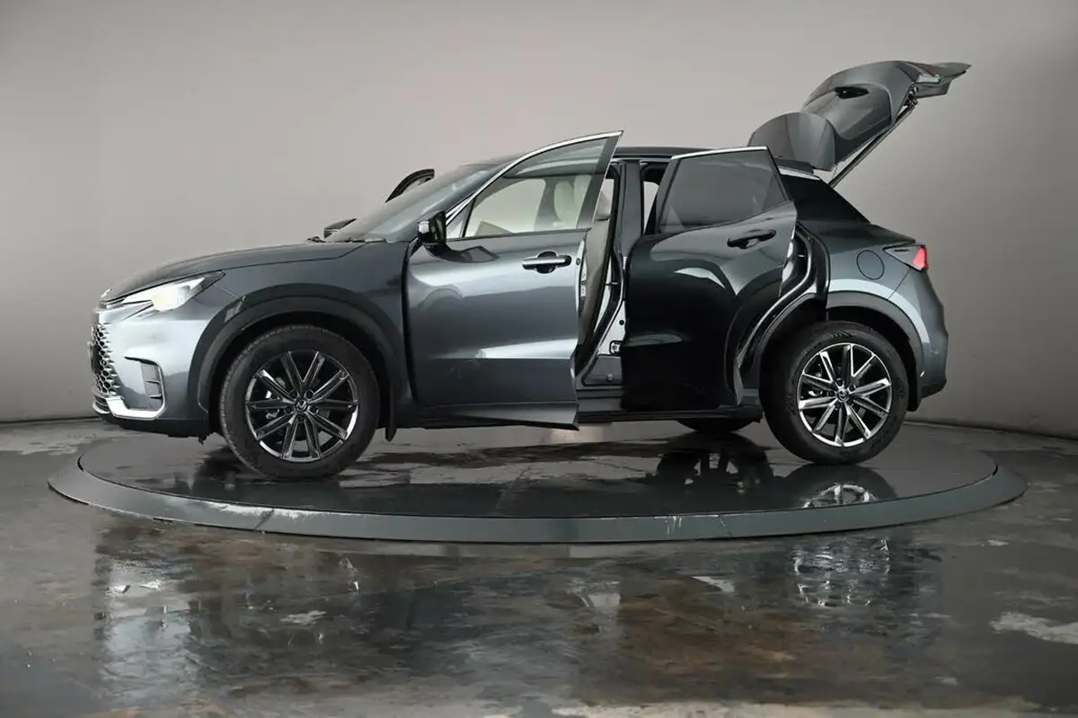 2025-lexus-lbx-15-premium-plus-big-52