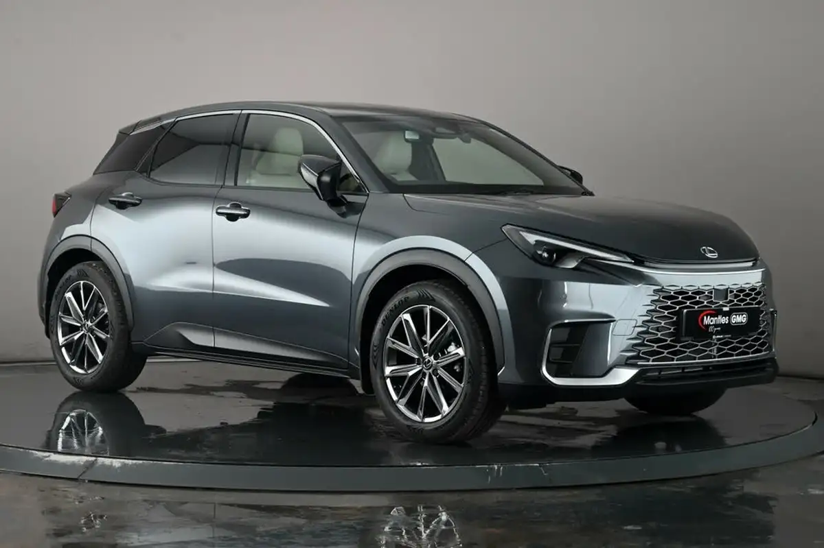 2025-lexus-lbx-15-premium-plus-big-0
