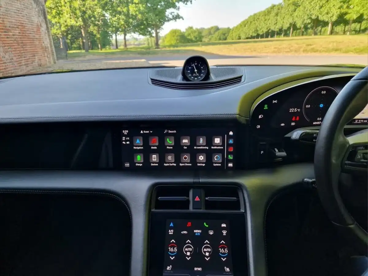 2020-porsche-taycan-e-turbo-big-18