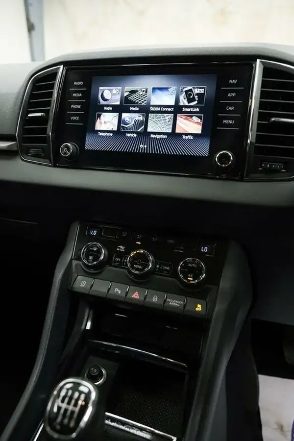 2020-skoda-karoq-10-tsi-se-technology-116ps-big-20