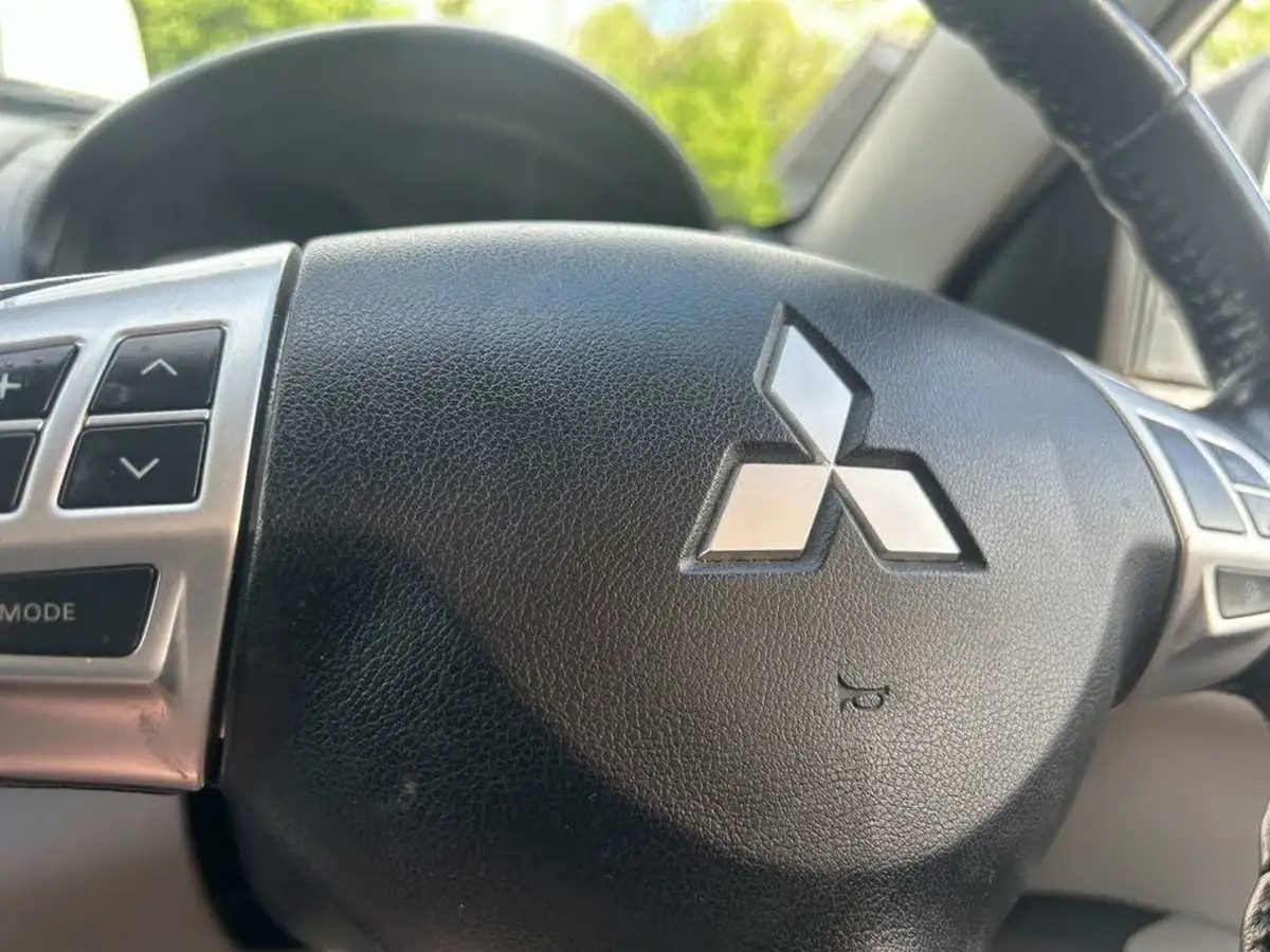 2013-mitsubishi-l200-25td-barbarian-auto-big-13