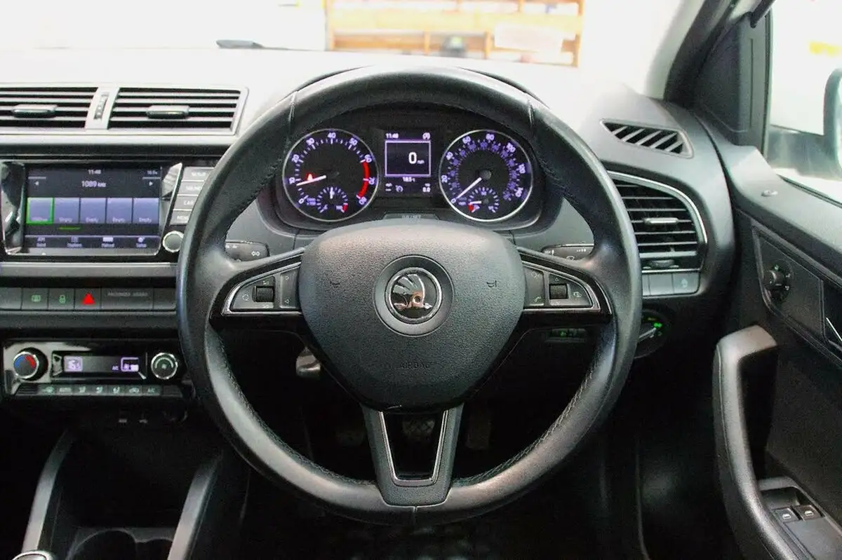 2015-skoda-fabia-12-tsi-se-l-90ps-hatchback-big-14