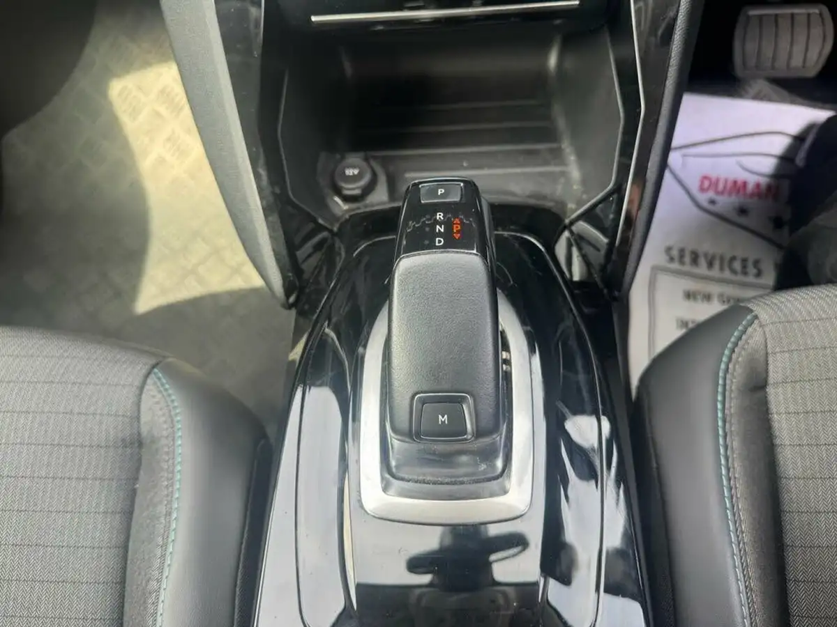 2020-peugeot-208-12-puretech-allure-100bhp-eat8-big-13