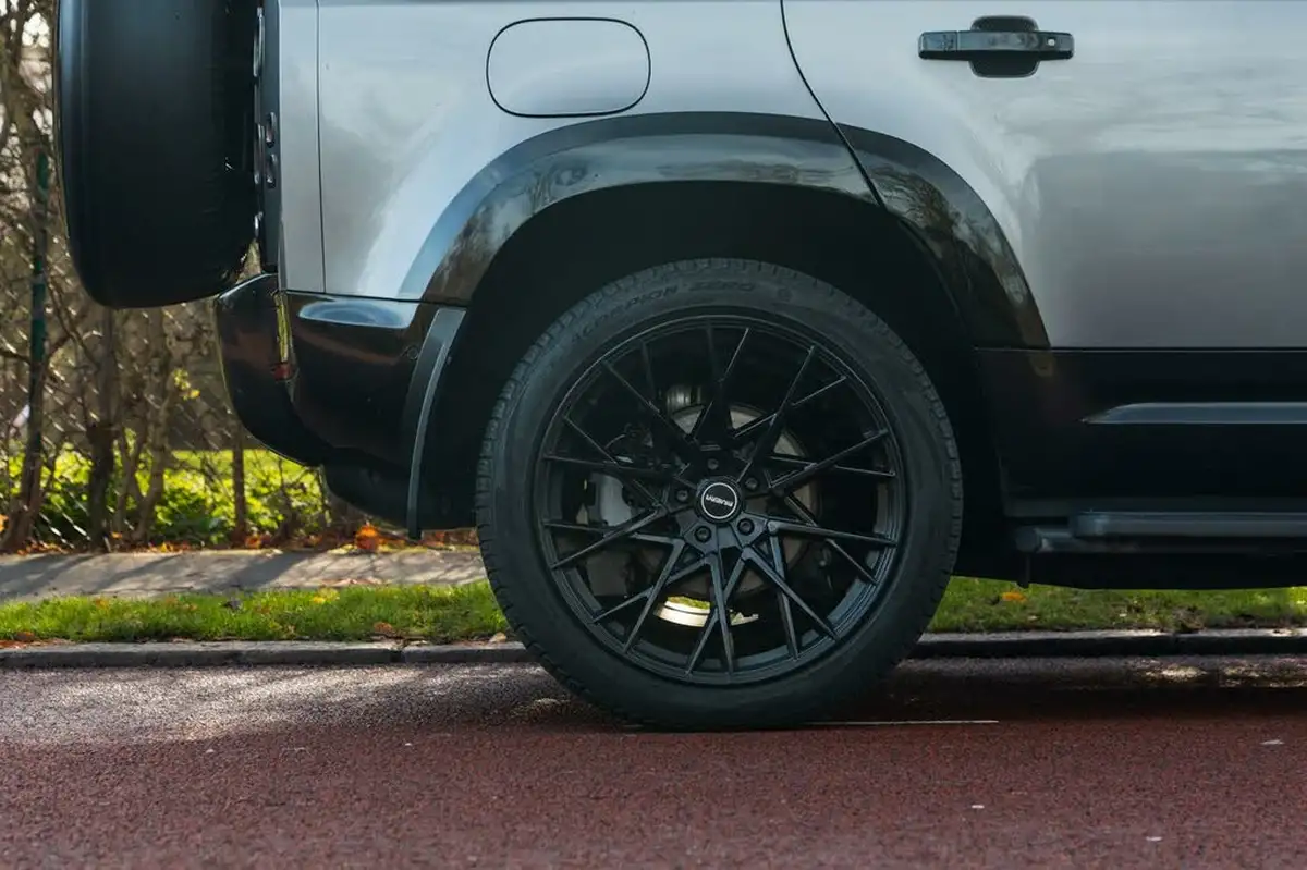 2021-land-rover-110-defender-30-d250-hse-big-8
