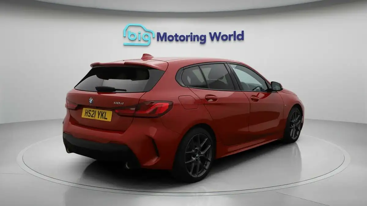 2021-bmw-1-series-20td-118d-m-sport-lcp-big-7