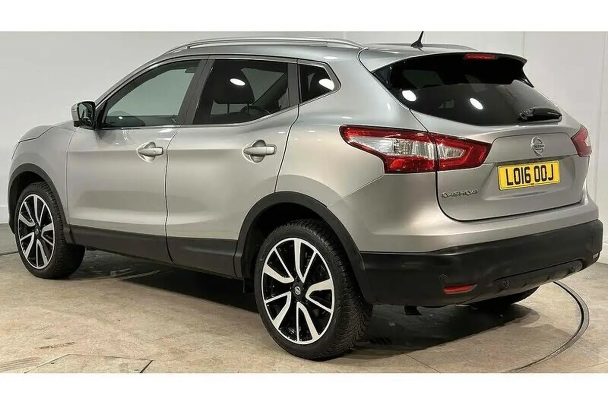 2016-nissan-qashqai-12-dig-t-tekna-xtronic-cvt-big-7
