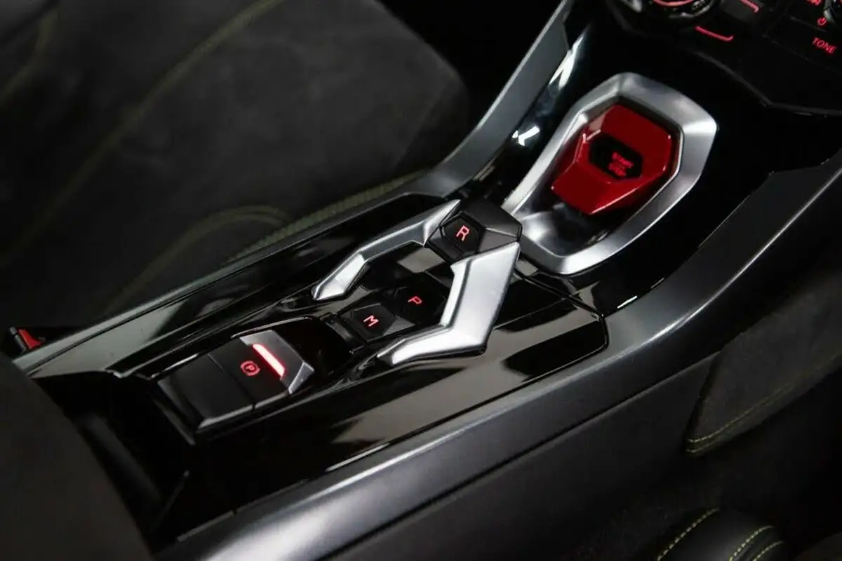 2014-lamborghini-huracan-lp-610-4-big-32