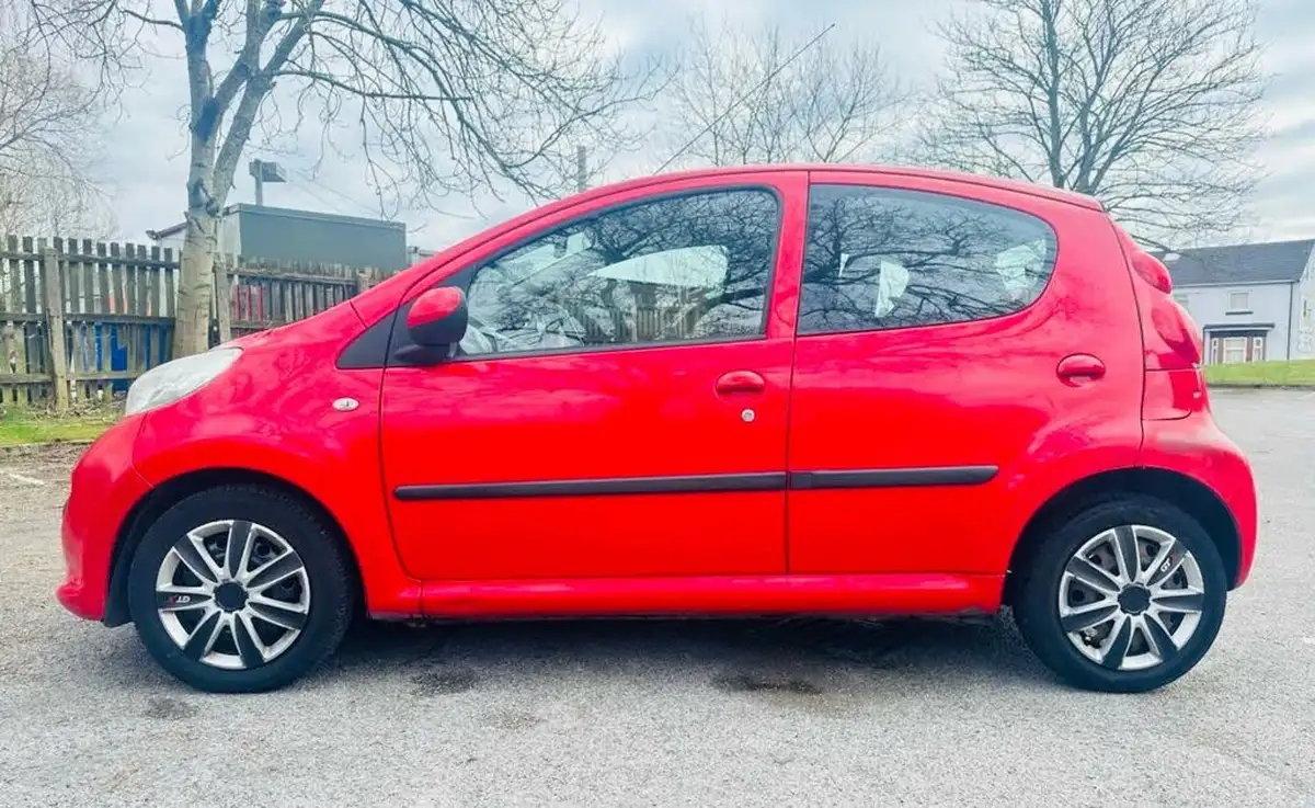 2007-peugeot-107-10-urban-5d-big-1