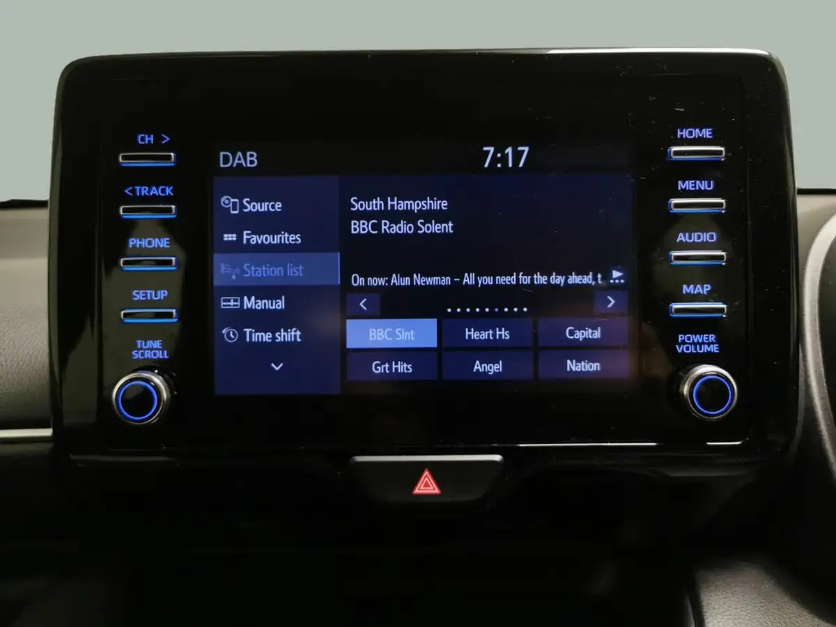 2021-toyota-yaris-15-vvt-i-icon-114bhp-hybrid-1490cc-e-cvt-big-6