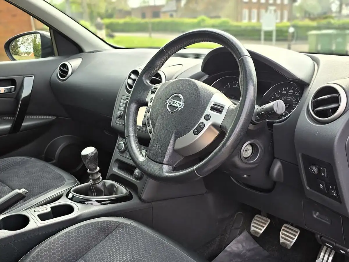 2013-nissan-qashqai-15td-360-big-21