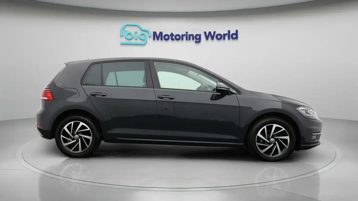 2019-volkswagen-golf-16tdi-match-edition-hatchback-big-7