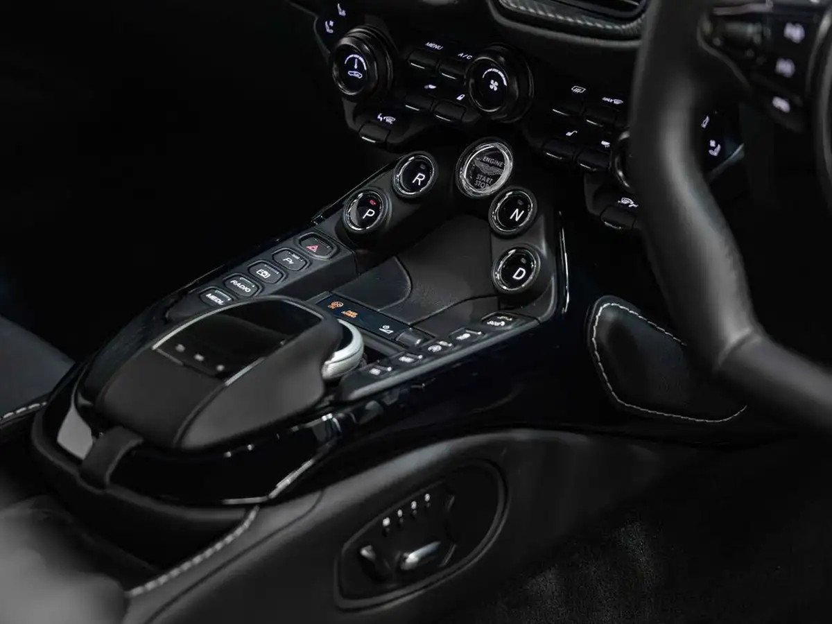 2019-aston-martin-vantage-40-v8-vantage-big-9