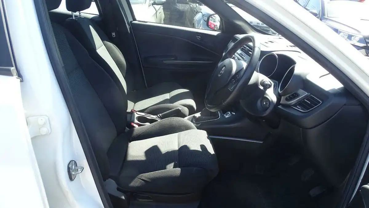2013-alfa-romeo-giulietta-14-collezione-multiair-170bhp-big-22