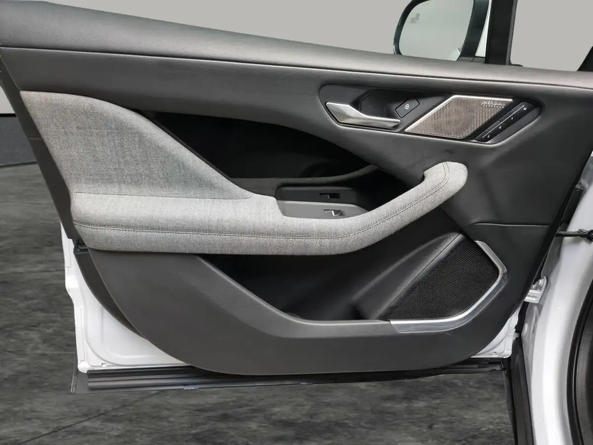 2021-jaguar-i-pace-ev400-hse-big-39