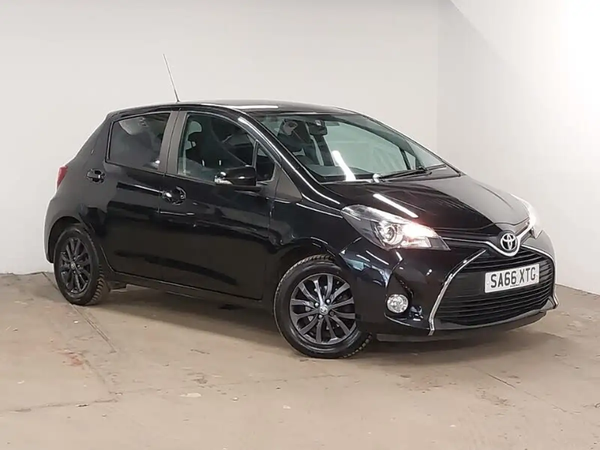 2016-toyota-yaris-133-icon-vvt-i-5d-big-0