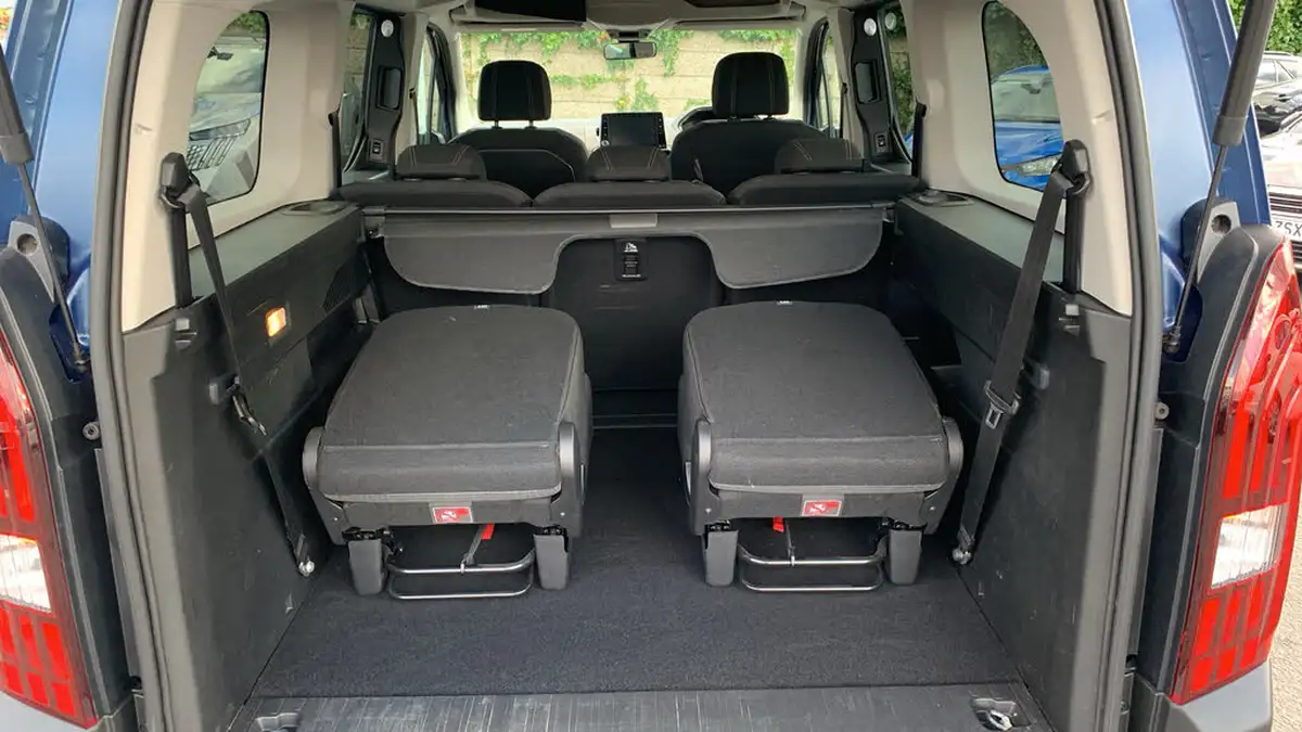 2023-peugeot-rifter-e-gt-long7-seats-big-44