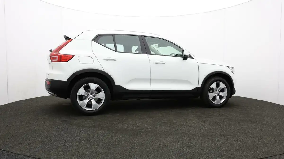 2020-volvo-xc40-20td-d3-momentum-geartronic-big-35