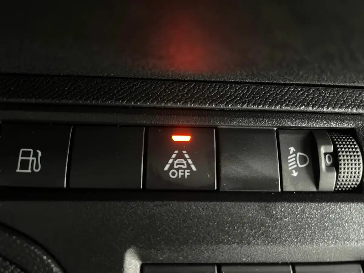 2021-peugeot-3008-suv-big-31