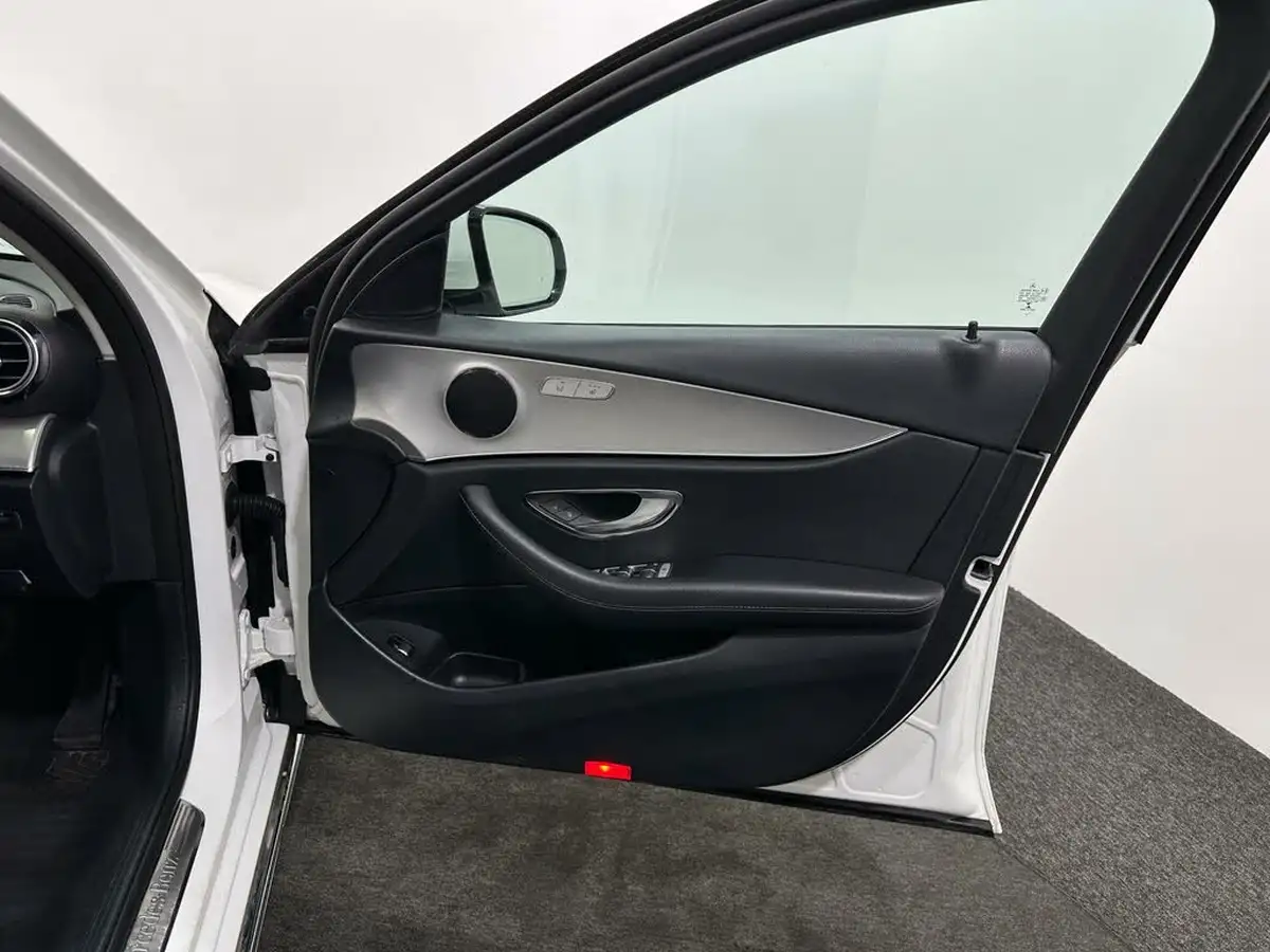 2017-mercedes-benz-e-class-20d-e220d-se-ss-estate-5d-big-31