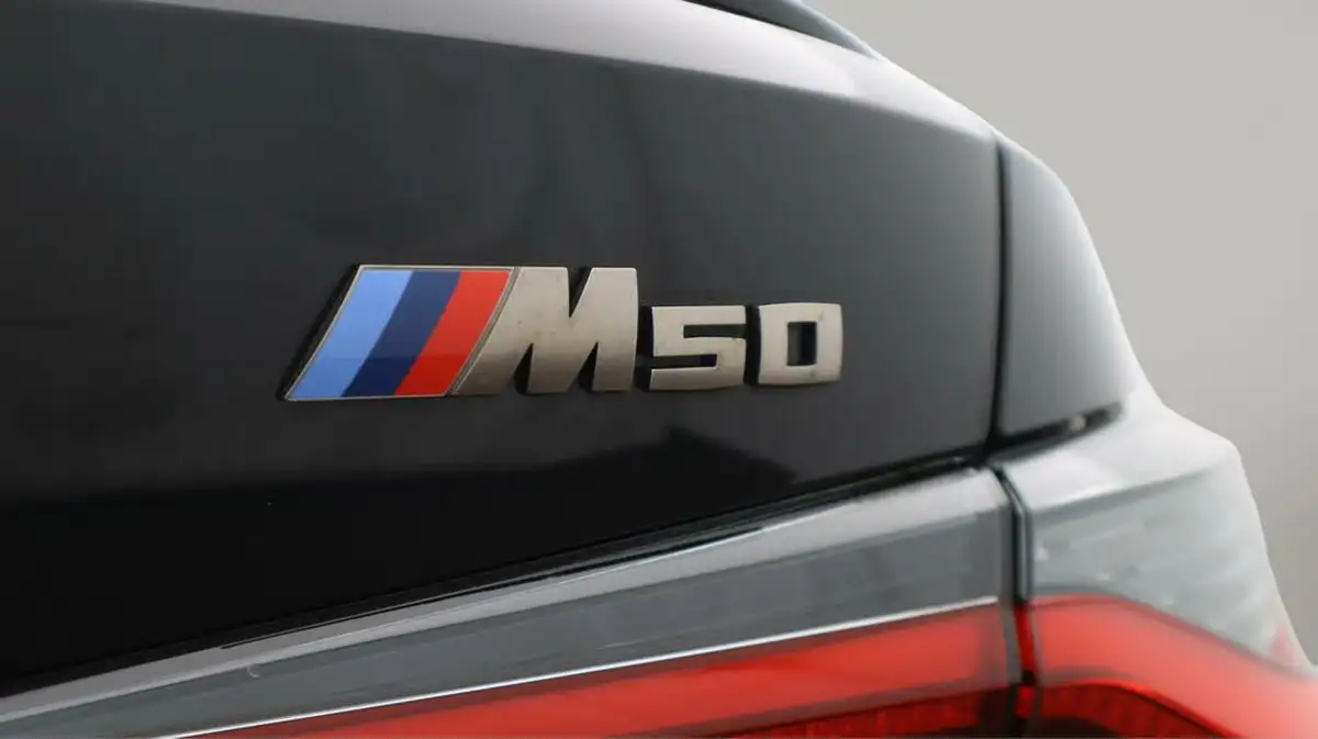 2022-bmw-i4-e-m50-big-21