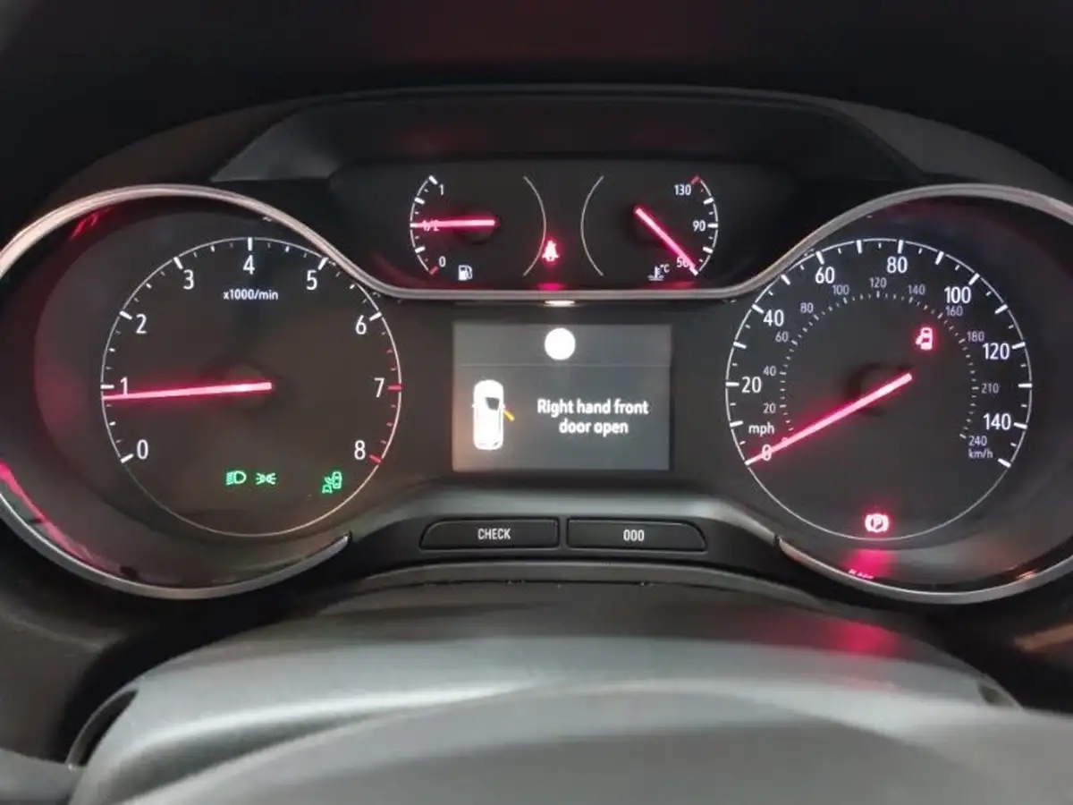 2019-vauxhall-grandland-x-12-elite-nav-ss-big-10