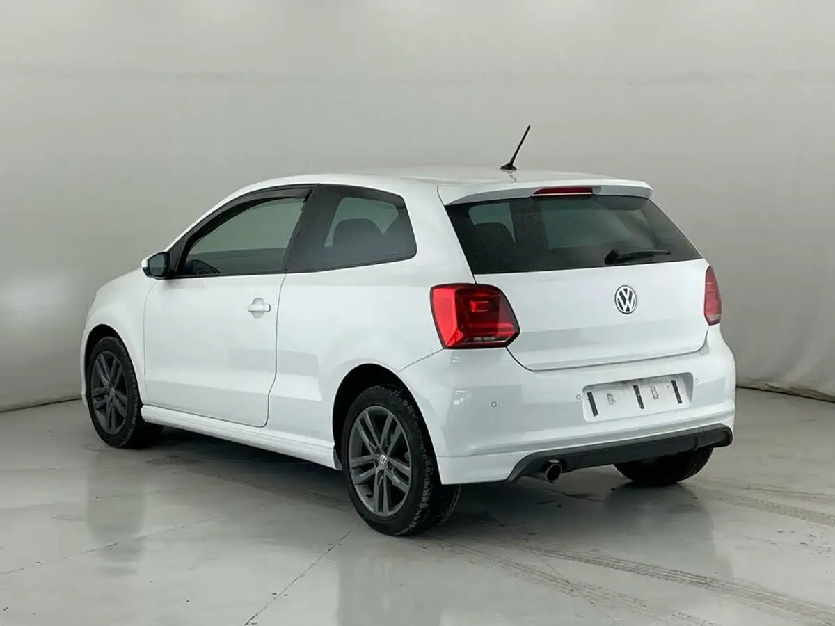 2016-volkswagen-polo-12-tsi-r-line-3d-big-5