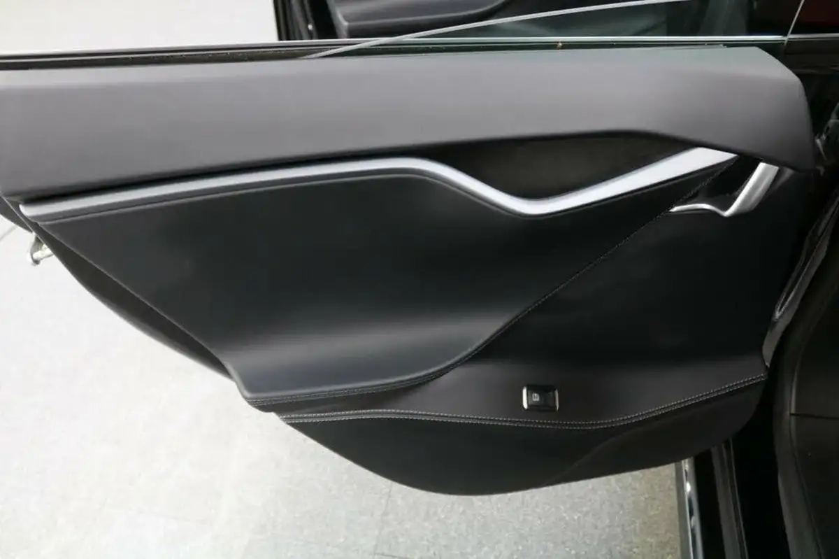 2020-tesla-model-s-e-long-range-big-73