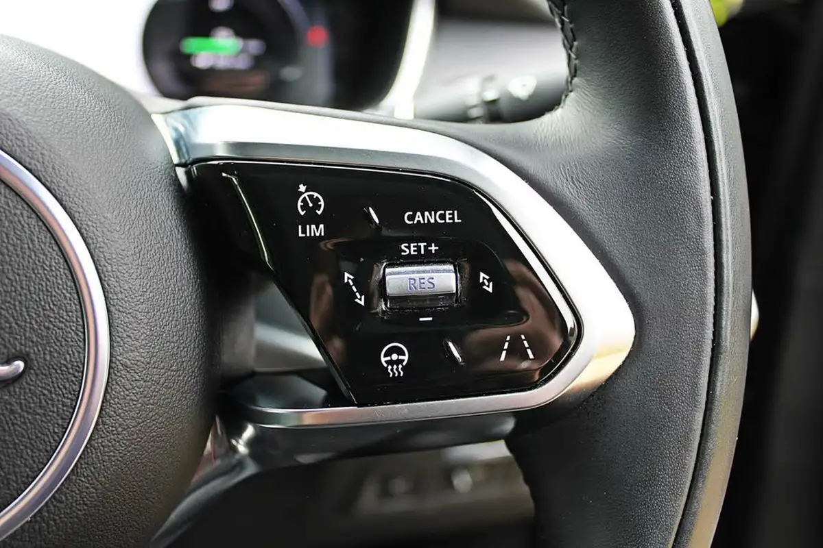 2023-jaguar-i-pace-ev400-hse-black-big-33