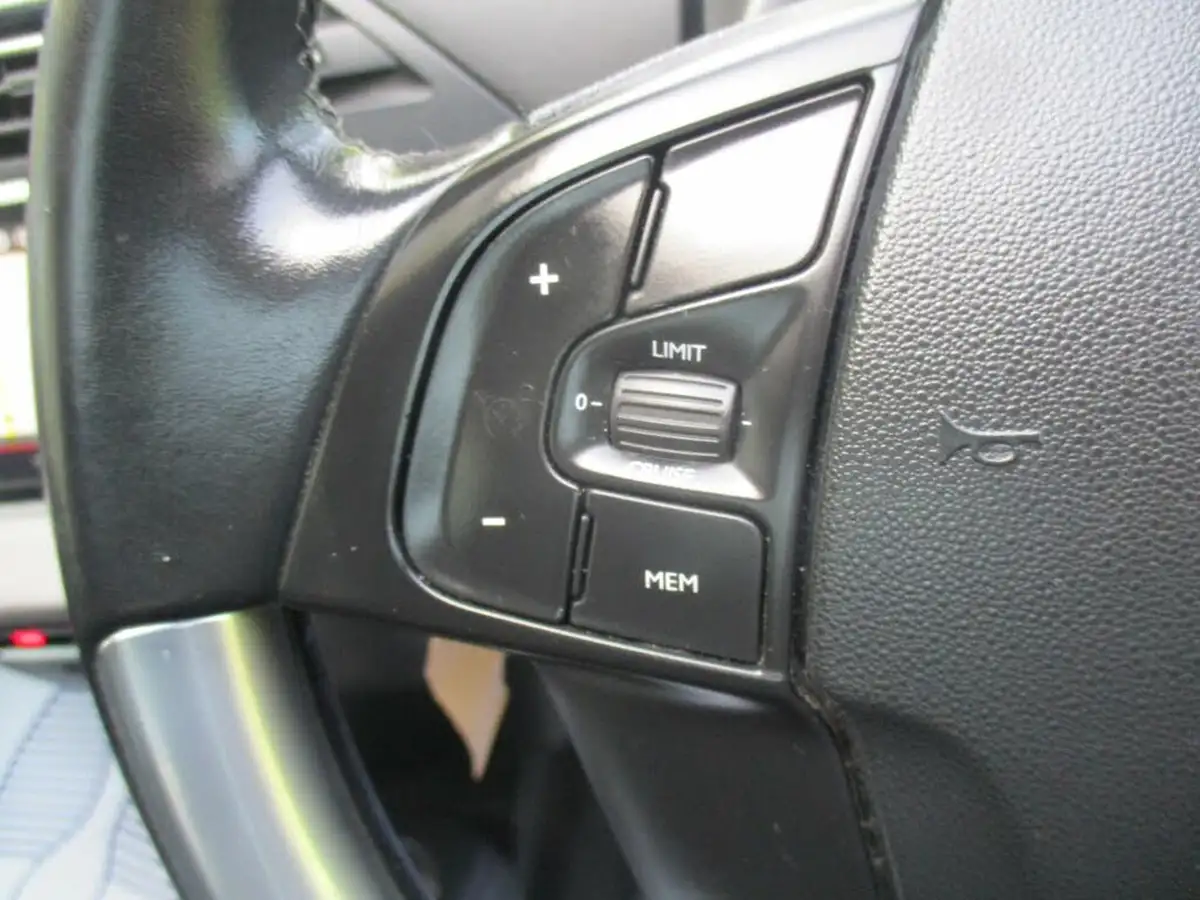 2018-citroen-c4-picasso-12-puretech-flair-big-52