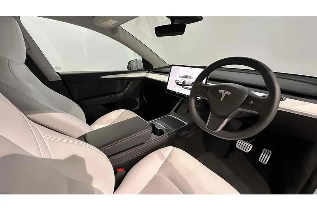 2023-tesla-model-y-e-performance-big-30