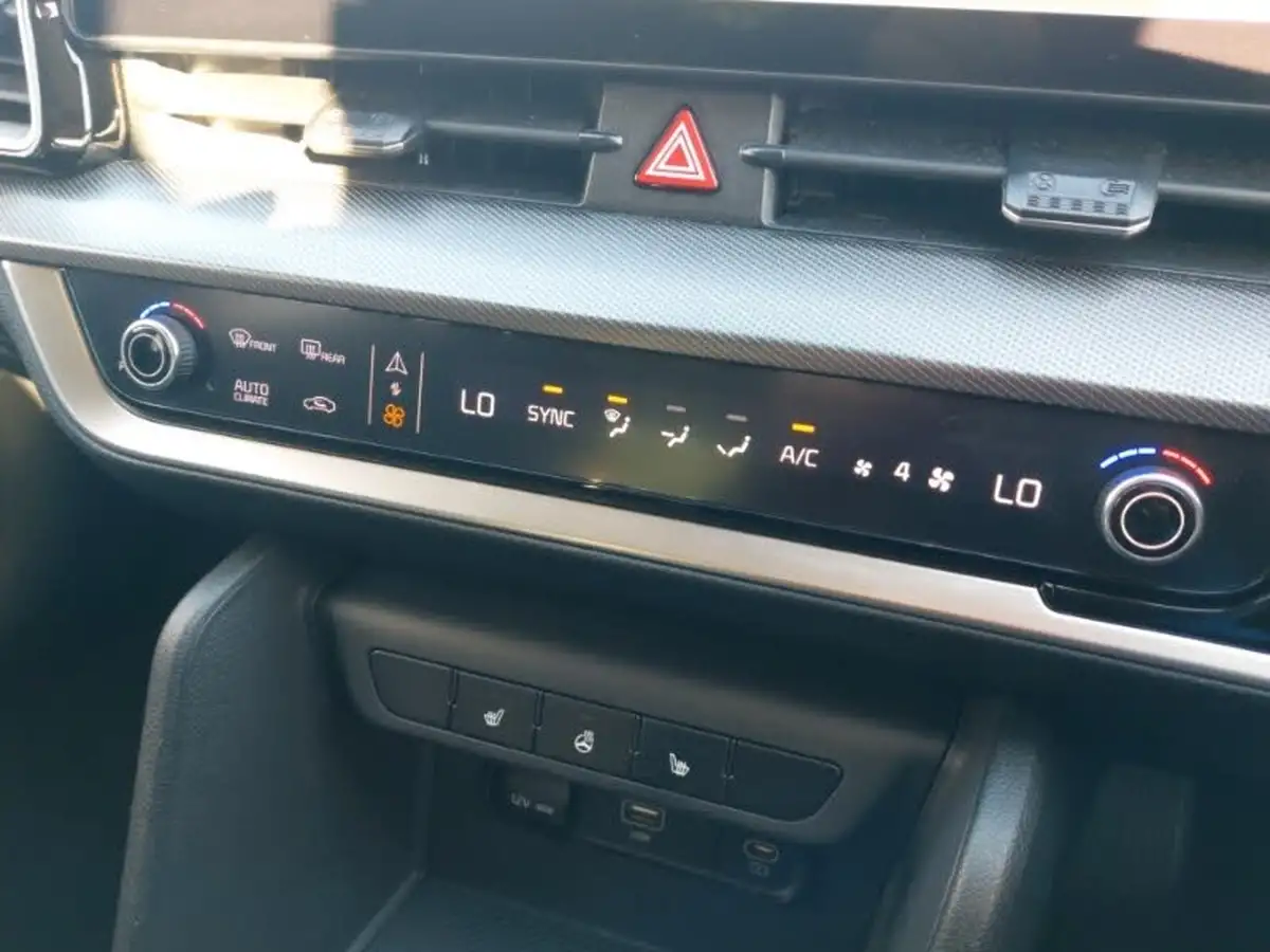 2022-kia-sportage-16-t-gdi-launch-edition-big-11