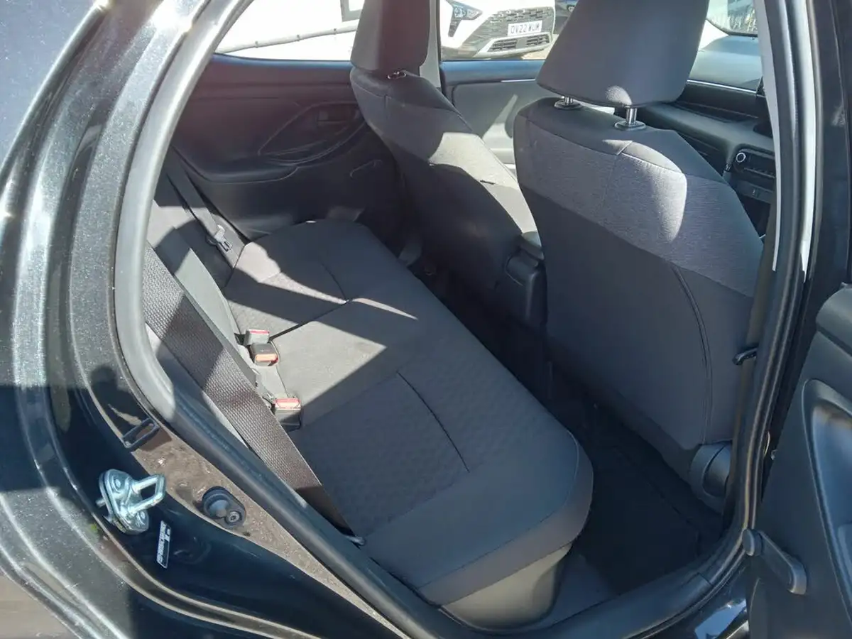 2021-toyota-yaris-15-vvt-i-icon-114bhp-hybrid-1490cc-e-cvt-big-21