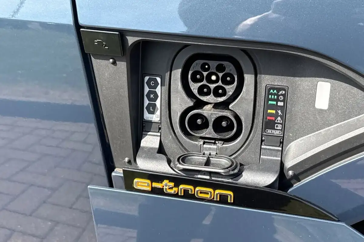 2023-audi-e-tron-55e-black-edition-sportback-big-33