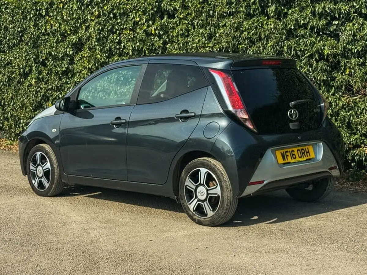 2016-toyota-aygo-10-vvt-i-x-clusiv-5d-big-5