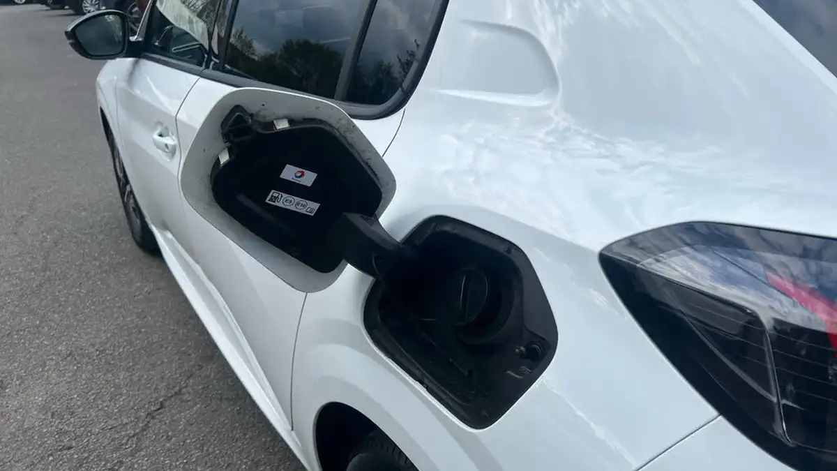2022-peugeot-208-12-puretech-allure-premium-100bhp-big-38