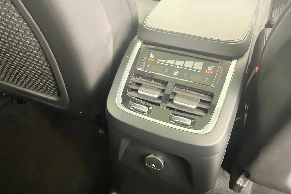 2024-volvo-xc90-20-t8-plus-big-32