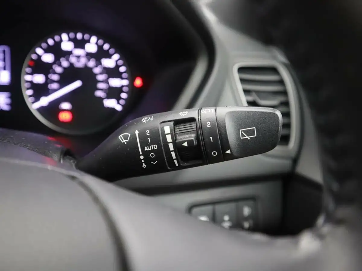 2018-hyundai-i20-12-go-se-big-34