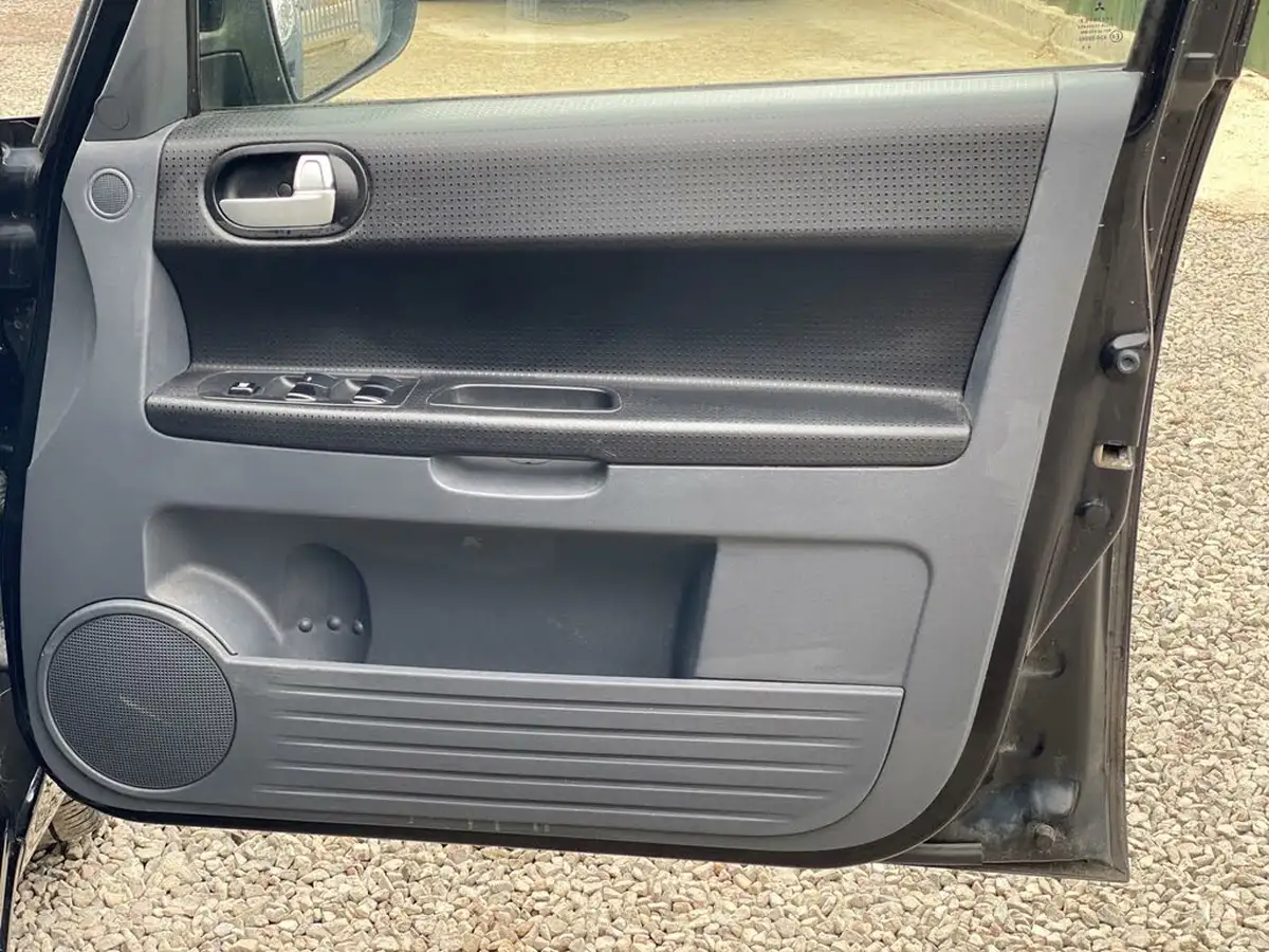 2009-mitsubishi-colt-13-clear-tec-5d-big-36