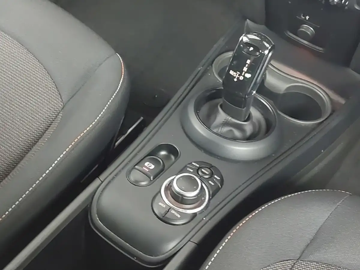 2021-mini-countryman-15-cooper-classic-auto-big-9