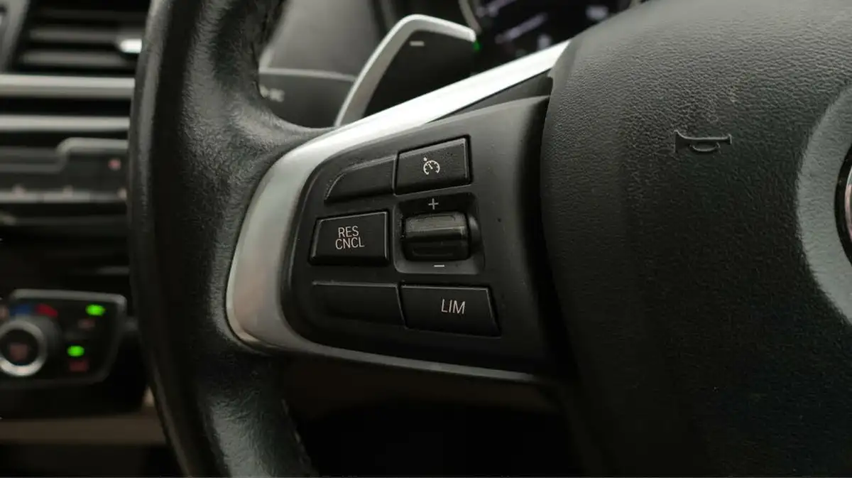 2019-bmw-x1-20-xdrive20i-xline-big-25