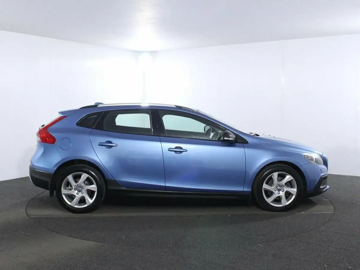 2015-volvo-v40-16td-d2-cross-country-lux-powershift-big-7