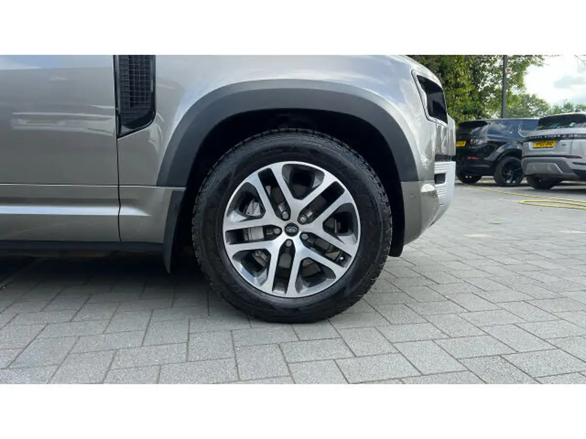 2022-land-rover-110-defender-20-p400e-xs-edition-big-7