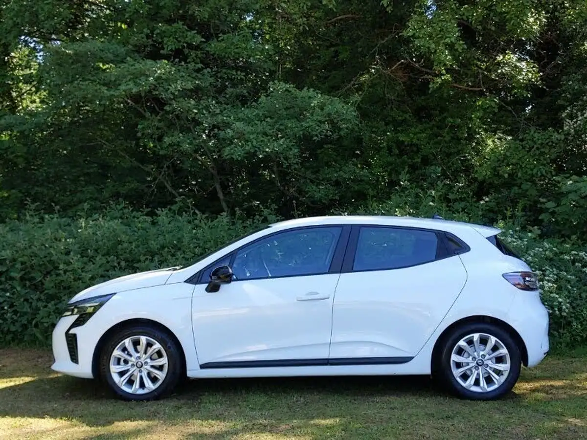 2024-renault-clio-16-evolution-big-3