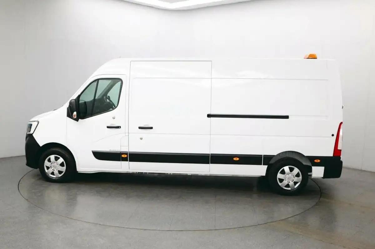 2022-renault-master-23dci-lm35-135-business-panel-big-3
