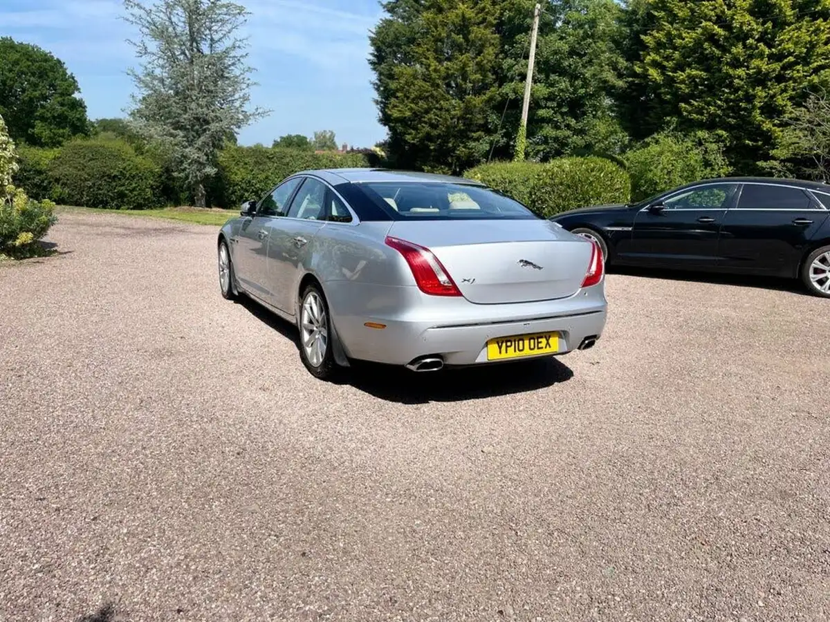 2010-jaguar-xj-series-30td-xj-luxury-big-1