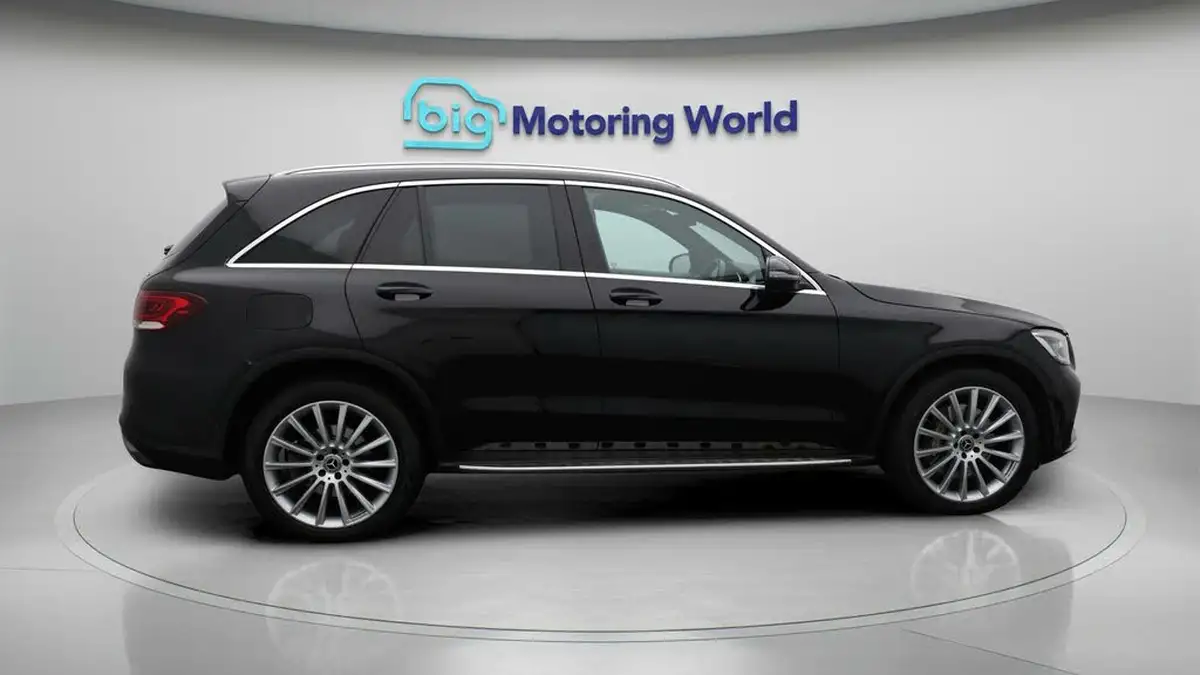 2020-mercedes-benz-glc-class-20d-glc300d-amg-line-premium-station-wagon-5d-big-8