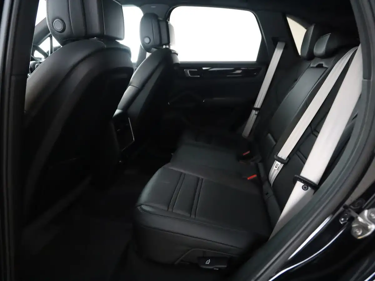 2025-porsche-macan-e-4-electric-big-14