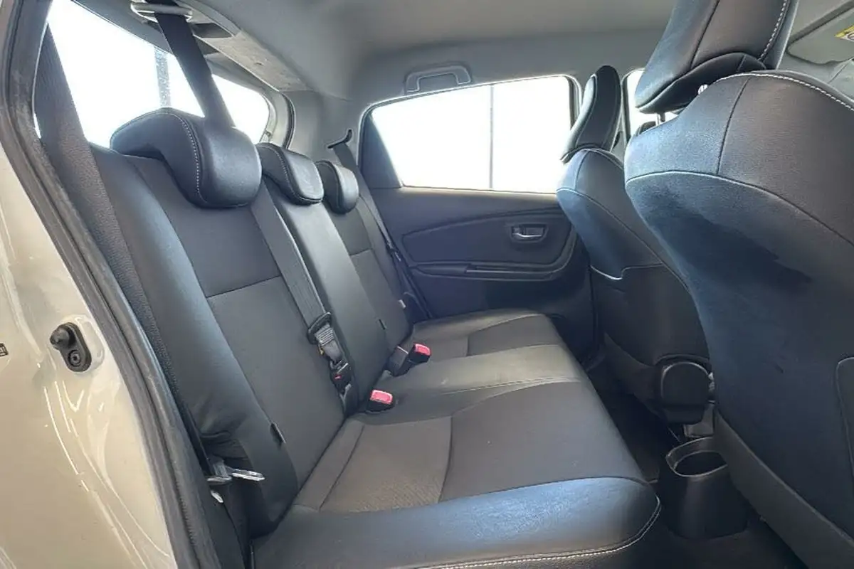 2014-toyota-yaris-15-vvt-i-excel-hybrid-big-13