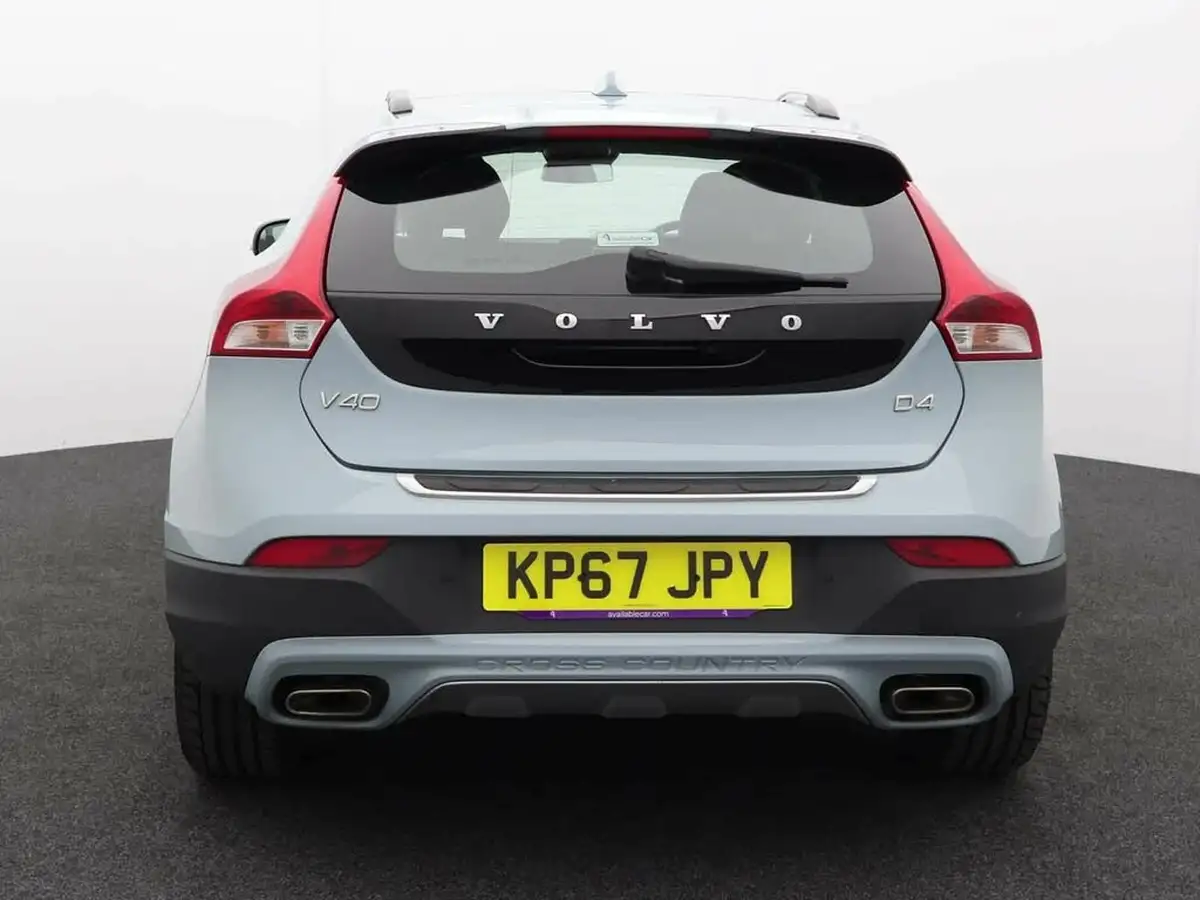 2017-volvo-v40-20td-d4-cross-country-pro-geartronic-big-3