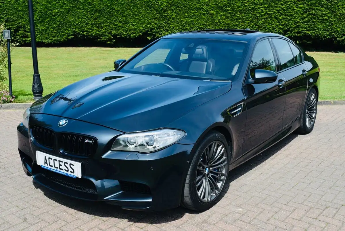 2014-bmw-5-series-44-m5-big-1